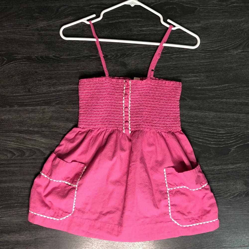 It has pockets!